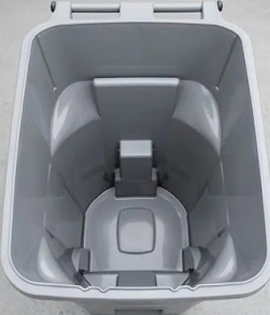 Garbage can after cleaning